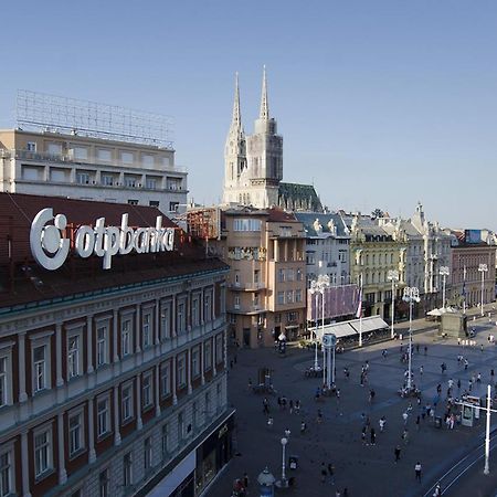Studio Apartment With A View Of Ban Jelacic Square Zagreb Buitenkant foto