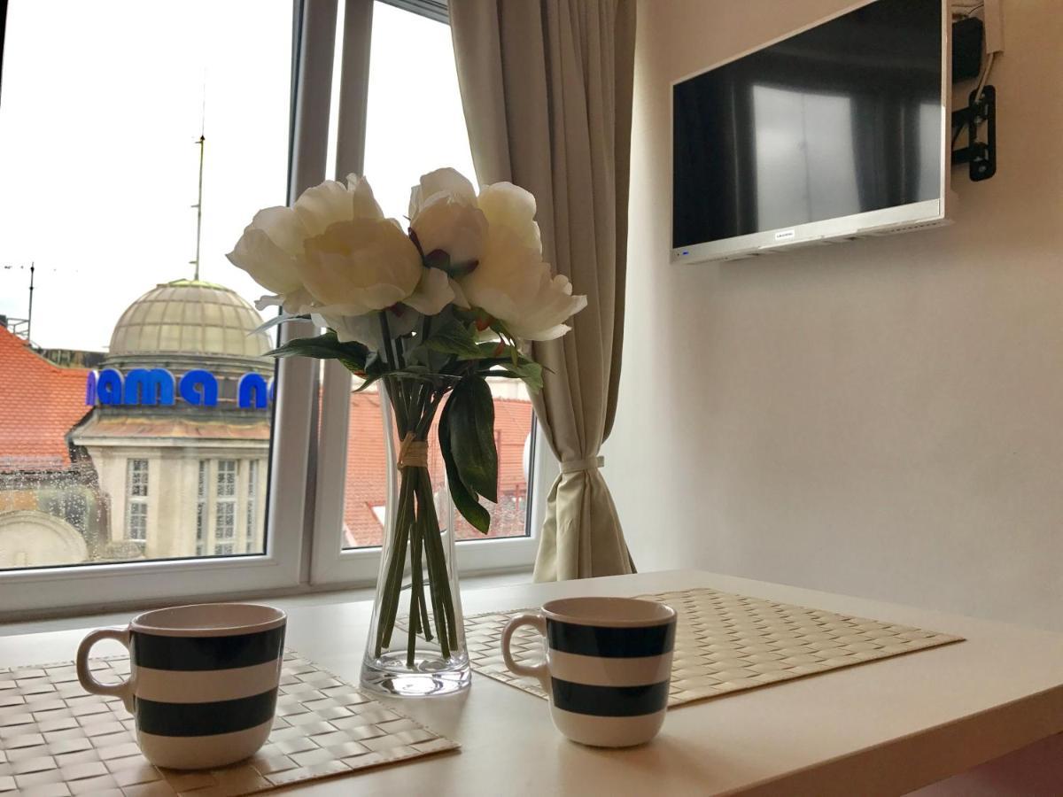 Studio Apartment With A View Of Ban Jelacic Square Zagreb Buitenkant foto
