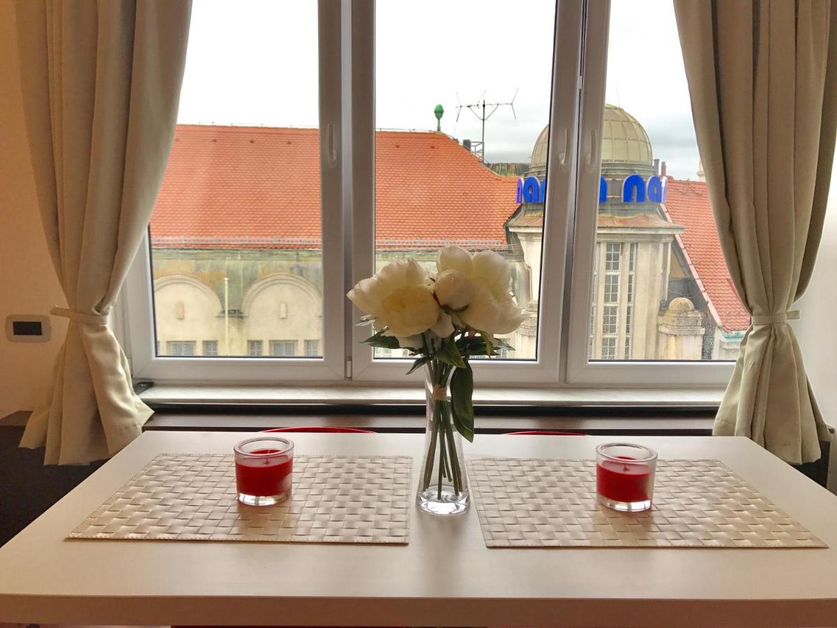 Studio Apartment With A View Of Ban Jelacic Square Zagreb Buitenkant foto