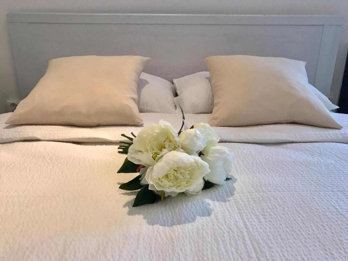 Studio Apartment With A View Of Ban Jelacic Square Zagreb Buitenkant foto