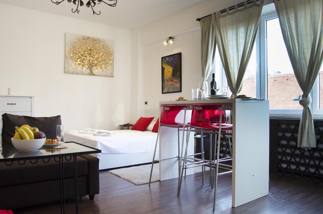 Studio Apartment With A View Of Ban Jelacic Square Zagreb Buitenkant foto