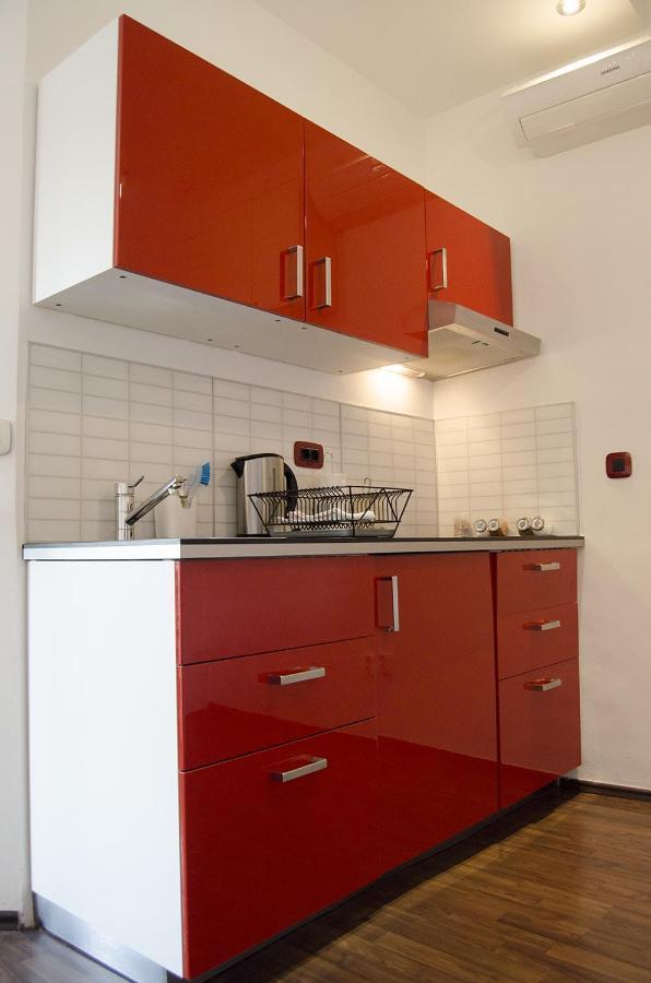 Studio Apartment With A View Of Ban Jelacic Square Zagreb Buitenkant foto