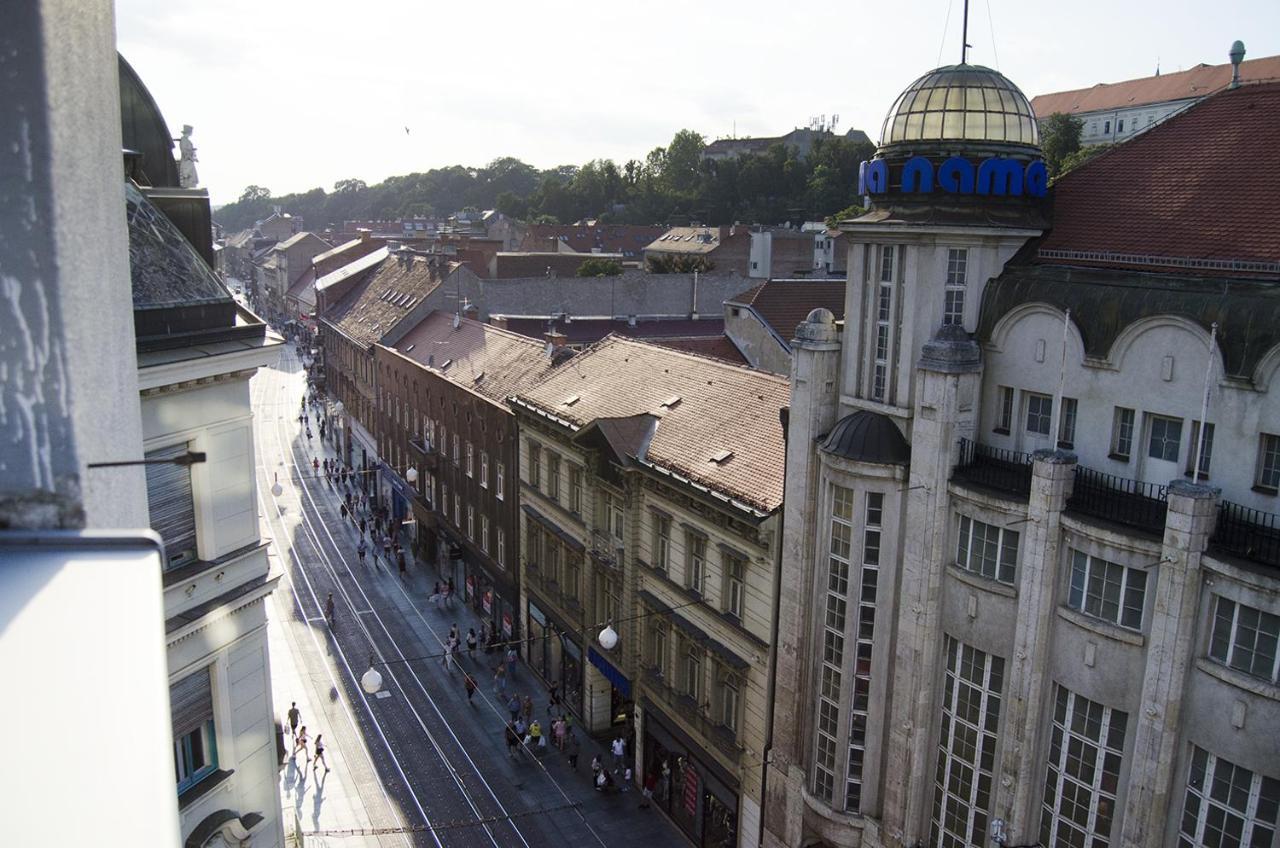 Studio Apartment With A View Of Ban Jelacic Square Zagreb Buitenkant foto