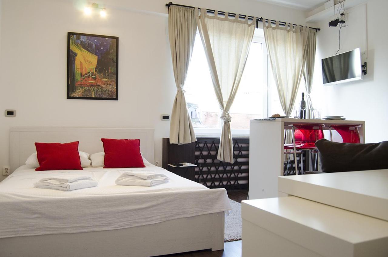 Studio Apartment With A View Of Ban Jelacic Square Zagreb Buitenkant foto